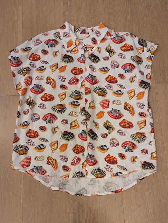Hester & Orchard Tops - White Shell Print Short Sleeve Button-Up Blouse